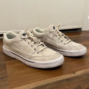 Nike Sneakers size 9 model DA1446